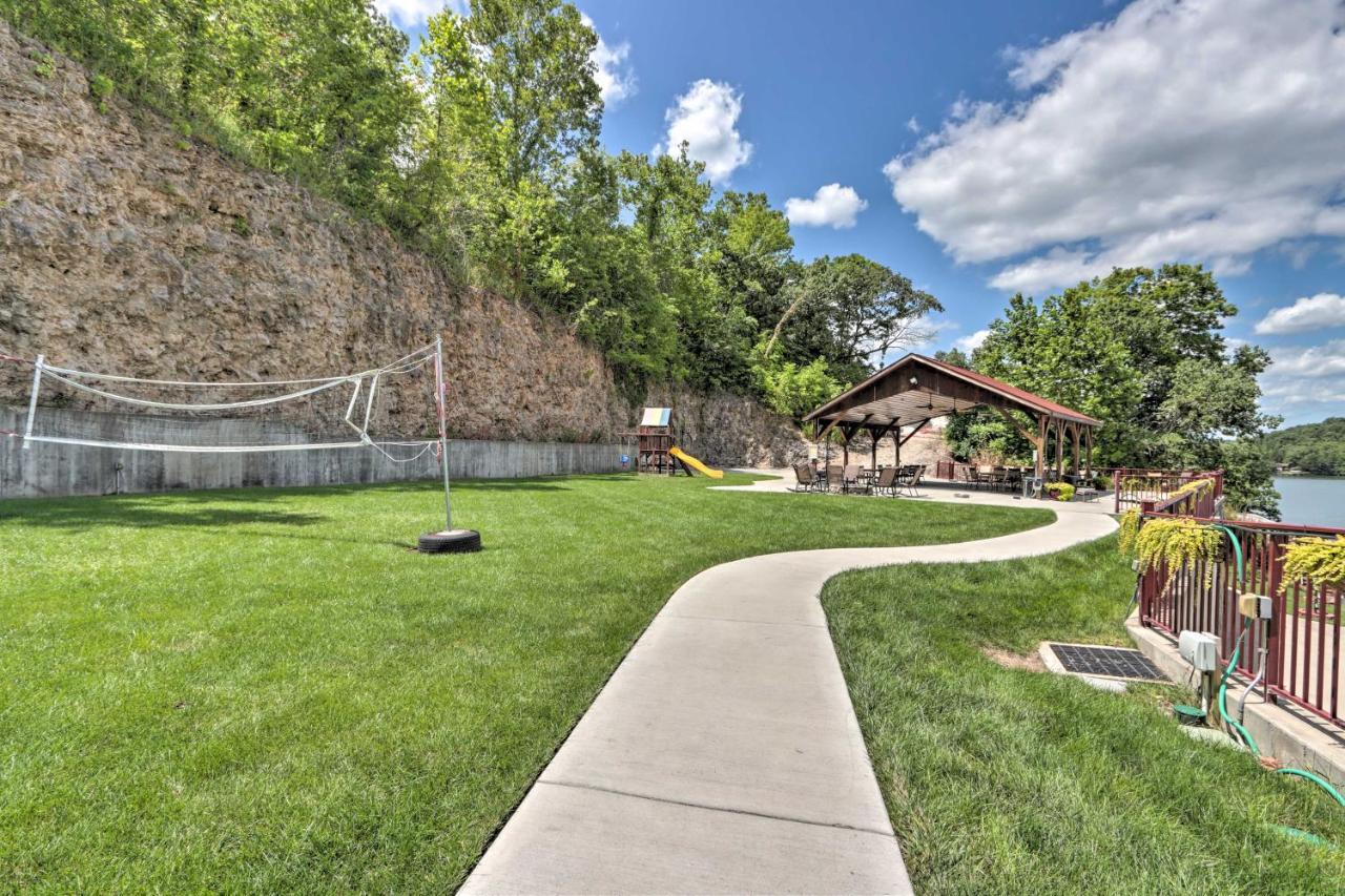 The Lake Escape With Balcony And Pool Access! Camdenton Exterior photo